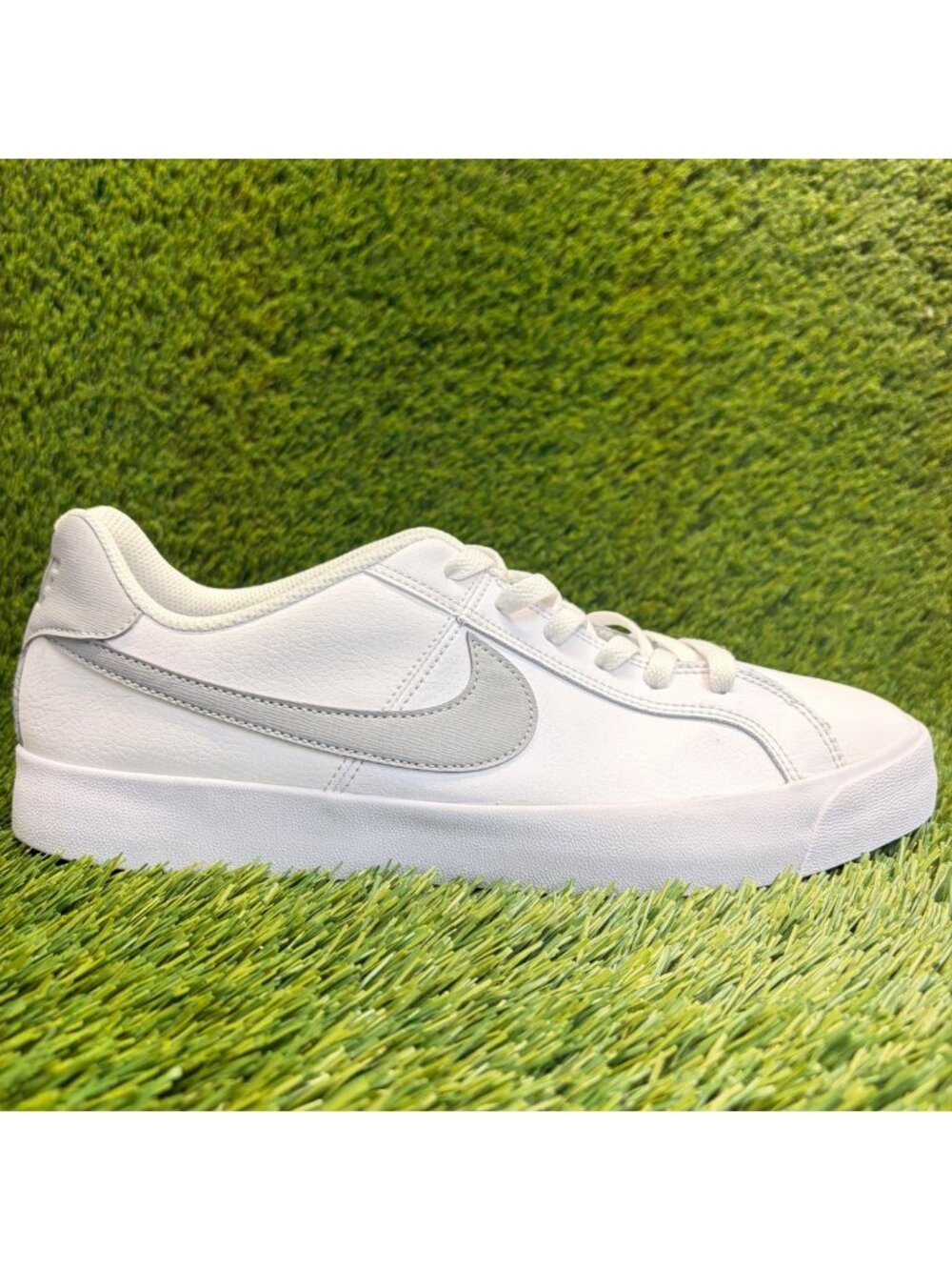 Nike Court Royale Low Mens Size 11 White Gray Athletic Lifestyle Shoes Sneakers